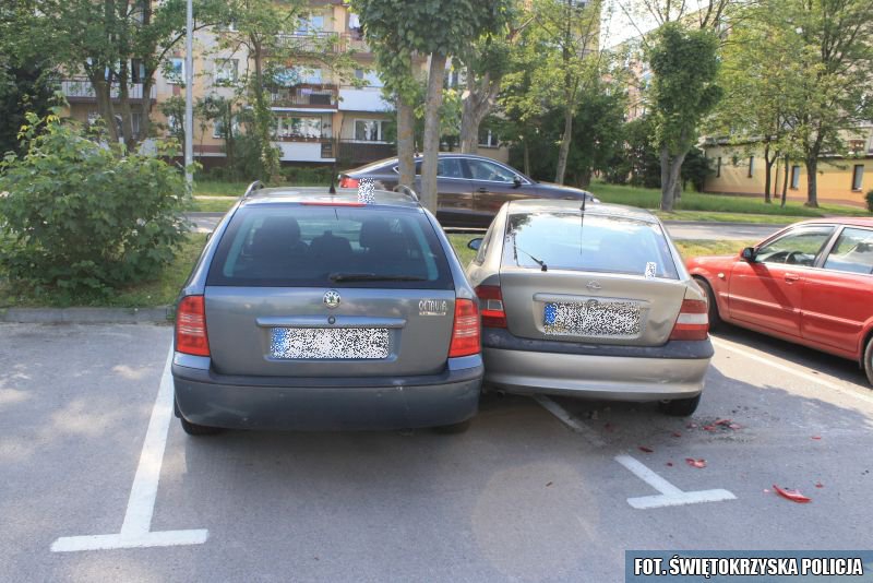 Chciała zaparkować przy markecie. Rozbiła 3 auta, raniła dziecko i rozbiła przystanek.