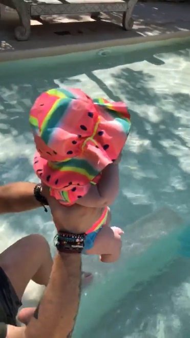 Natalia Siwiec pokazała Mię w uroczym owocowym ubranku! 