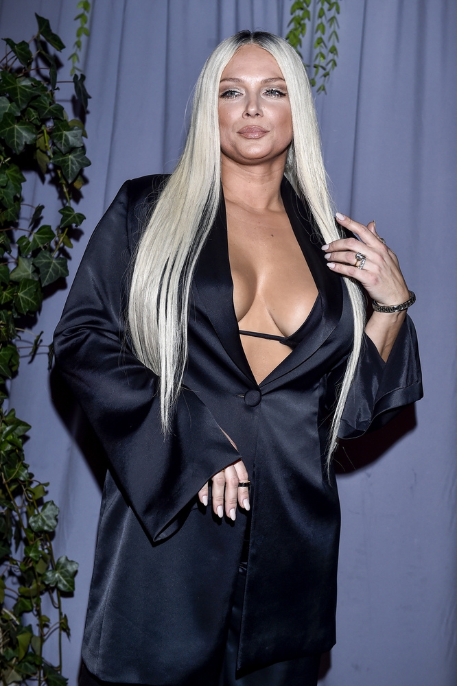 Joanna Liszowska kusi dekoltem! W tak odważnej stylizacji nie widzieliśmy jej już dawno!