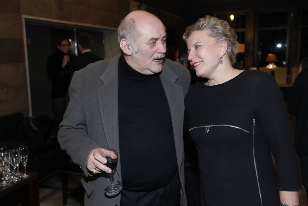 Obsada serialu "Świat według Kiepskich" miała być zupełnie inna! Nie zgadniecie, kto miał grać Ferdka i Halinkę