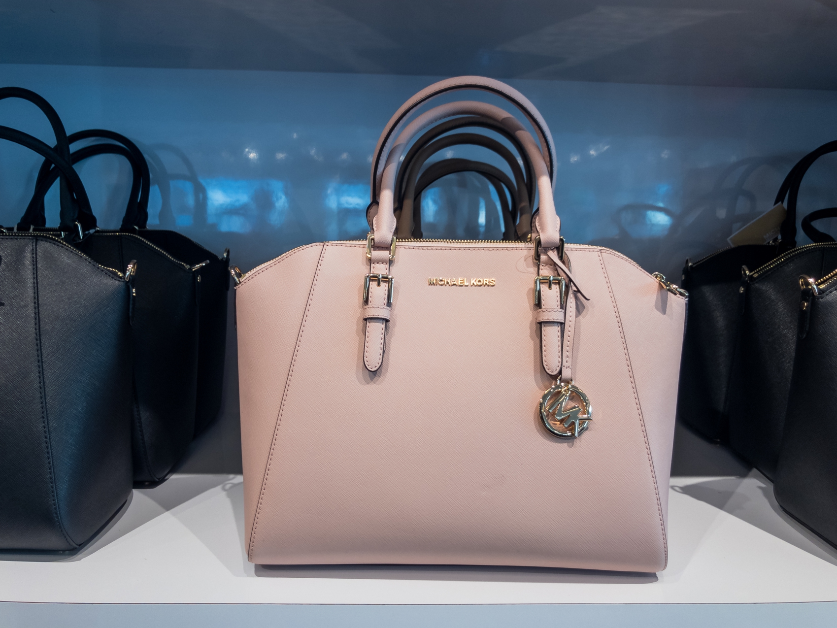 Michael Kors w torebki w atrakcyjnej ofercie. Normalnie kosztują nawet 1,5 tys. zł - Ciekawostki - MAXXX News | RMF MAXXX