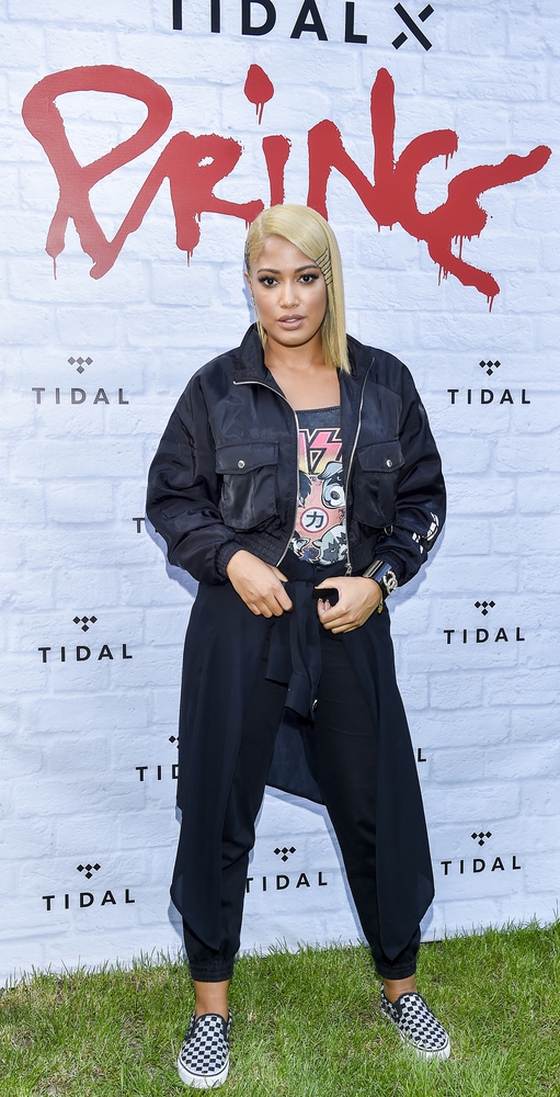 Długie ciemne włosy Patrici Kazadi to już przeszłość! Postawiła na blond!