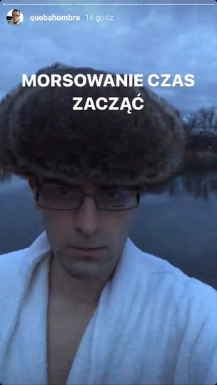 Quebonafide pozbył się niebieskiej koszulki i odsłonił tors. Wszystkie tatuaże zniknęły