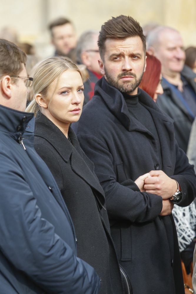 Ostatnie pożegnanie Pawła Królikowskiego. Rodzina i gwiazdy na pogrzebie aktora