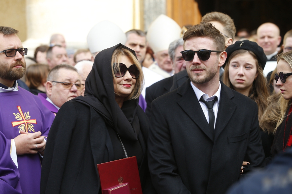 Ostatnie pożegnanie Pawła Królikowskiego. Rodzina i gwiazdy na pogrzebie aktora