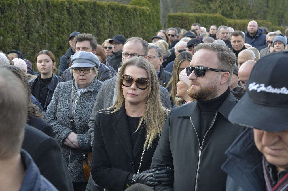 Ostatnie pożegnanie Pawła Królikowskiego. Rodzina i gwiazdy na pogrzebie aktora