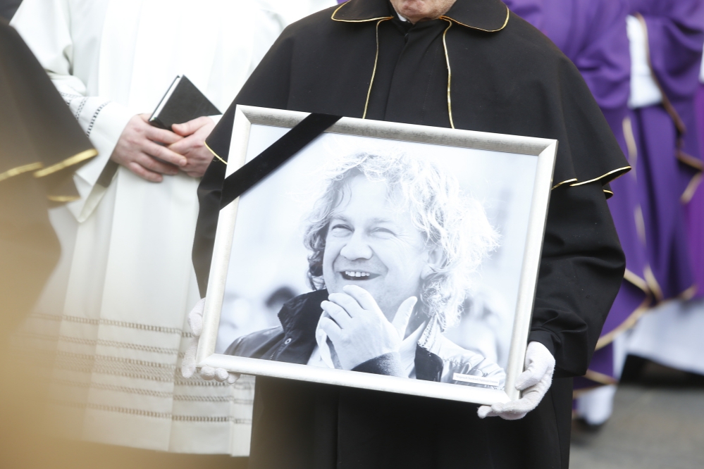 Ostatnie pożegnanie Pawła Królikowskiego. Rodzina i gwiazdy na pogrzebie aktora