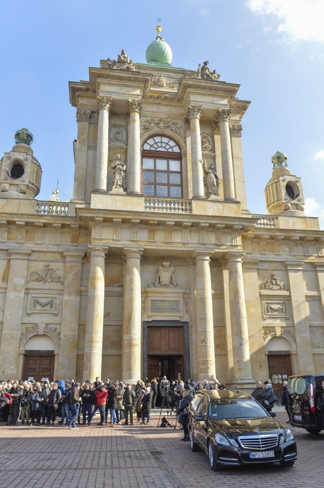 Ostatnie pożegnanie Pawła Królikowskiego. Rodzina i gwiazdy na pogrzebie aktora