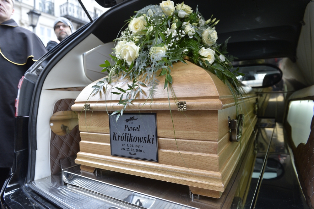 Ostatnie pożegnanie Pawła Królikowskiego. Rodzina i gwiazdy na pogrzebie aktora