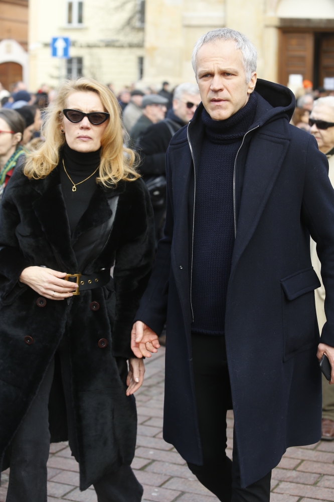 Ostatnie pożegnanie Pawła Królikowskiego. Rodzina i gwiazdy na pogrzebie aktora