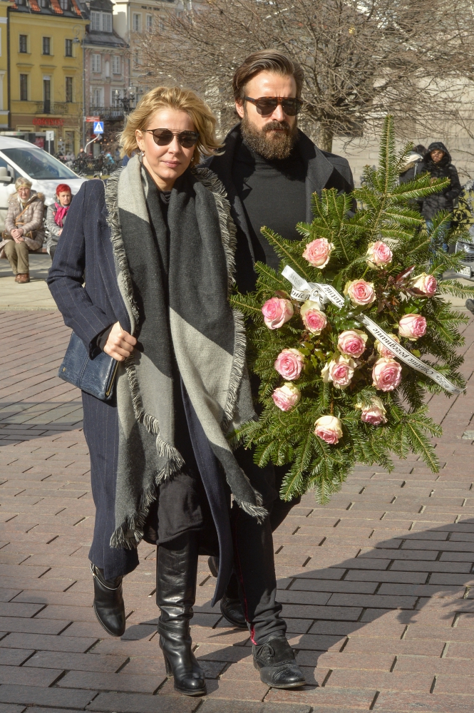 Ostatnie pożegnanie Pawła Królikowskiego. Rodzina i gwiazdy na pogrzebie aktora