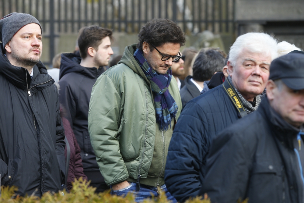 Ostatnie pożegnanie Pawła Królikowskiego. Rodzina i gwiazdy na pogrzebie aktora