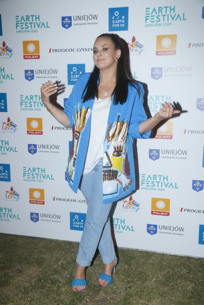 Ewa Farna przeszła spektakularną metamorfozę! Wokalistka zachwycała w Uniejowie