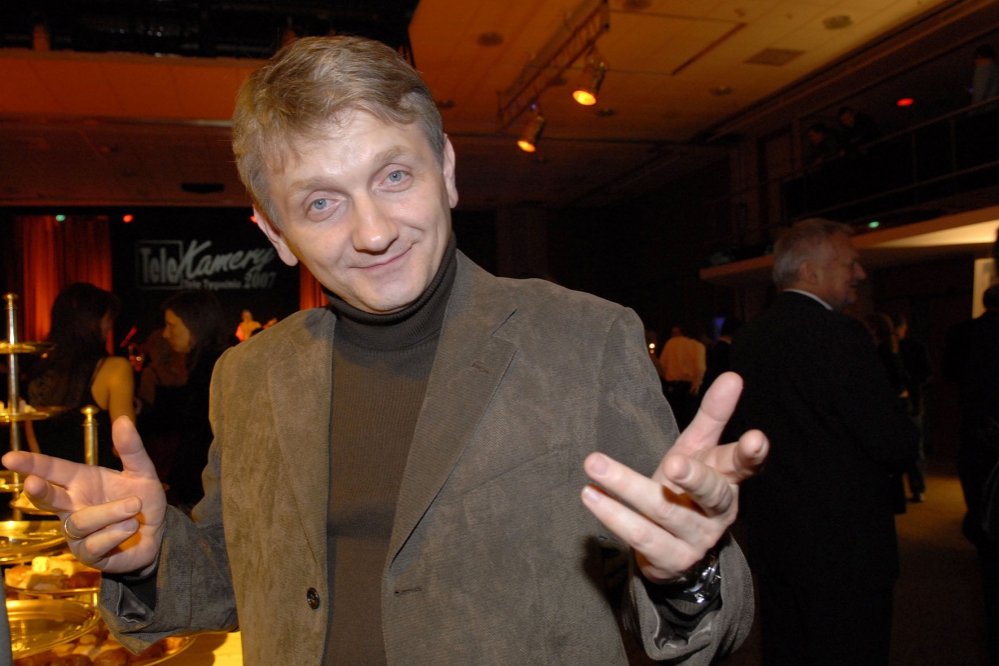 Janusz Tracz z serialu "Plebania" powraca w nowej roli. Jak wygląda dziś Dariusz Kowalski? "Wciąż biznesmeński błysk w oku ma"