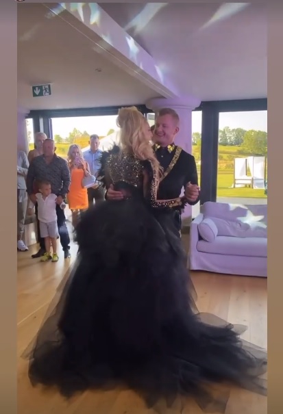 Dawid Narożny wziął ślub. Żona wokalisty disco polo pojawiła się w czarnej sukni! [ZDJĘCIA]
