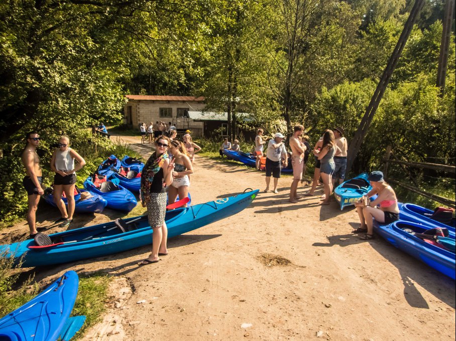 Daj się ponieść nurtowi przygody – ruszaj na kajaki do Pomorskiego!