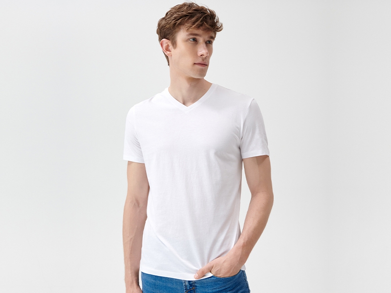 Jaki T-shirt powinien wybrać modny mężczyzna?