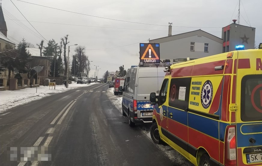 O włos od tragedii w Wieszowie. 21-latka wjechała samochodem w budynek przedszkola [FOTO]