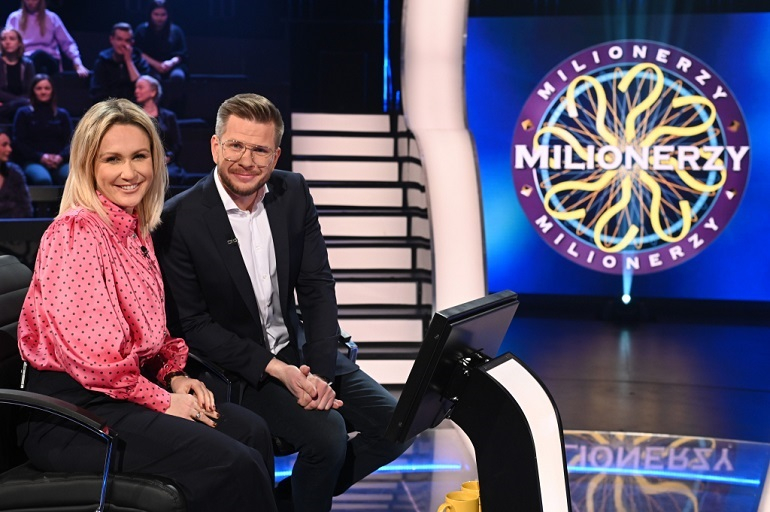 Walentynkowi "Milionerzy". Z Hubertem Urbańskim zagrają wyjątkowi goście! Czy padnie milion? [FOTO]