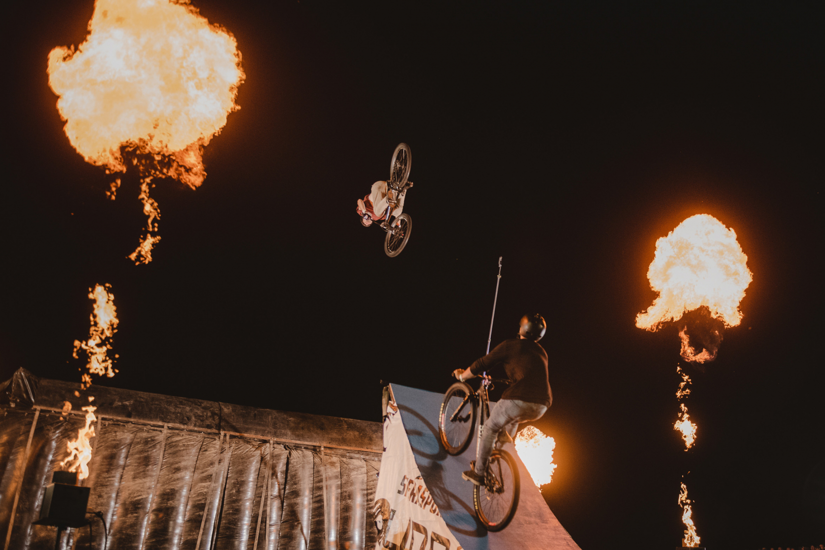 Sound of Gravity. Noc, piaszczysta plaża w Ustce, jupitery, efekty specjalne, muzyka i ekstremalne widowisko jakiego jeszcze nie było! Co w programie?