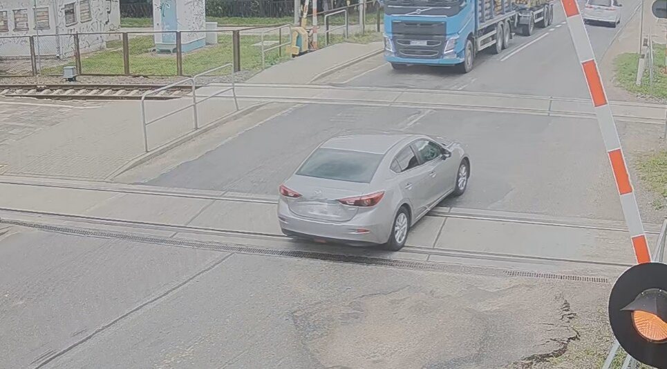 Dostali mandaty, mimo że policji nie było w pobliżu. Pomogły kamery monitoringu