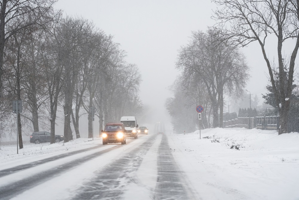 "Atak zimy" w Polsce. IMGW ostrzega przed niebezpieczną pogodą!