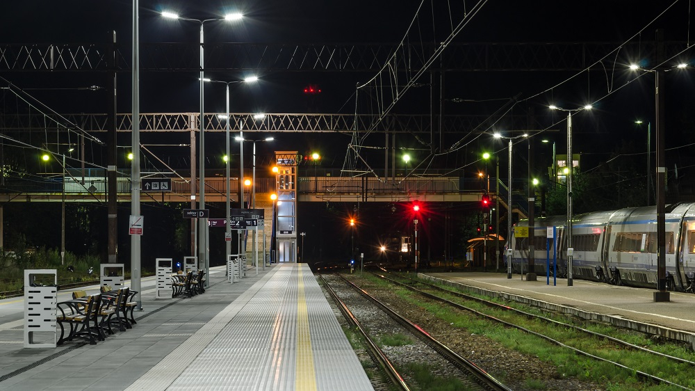 Zmiana czasu z zimowego na letni. Tak będą kursować pociągi PKP Intercity