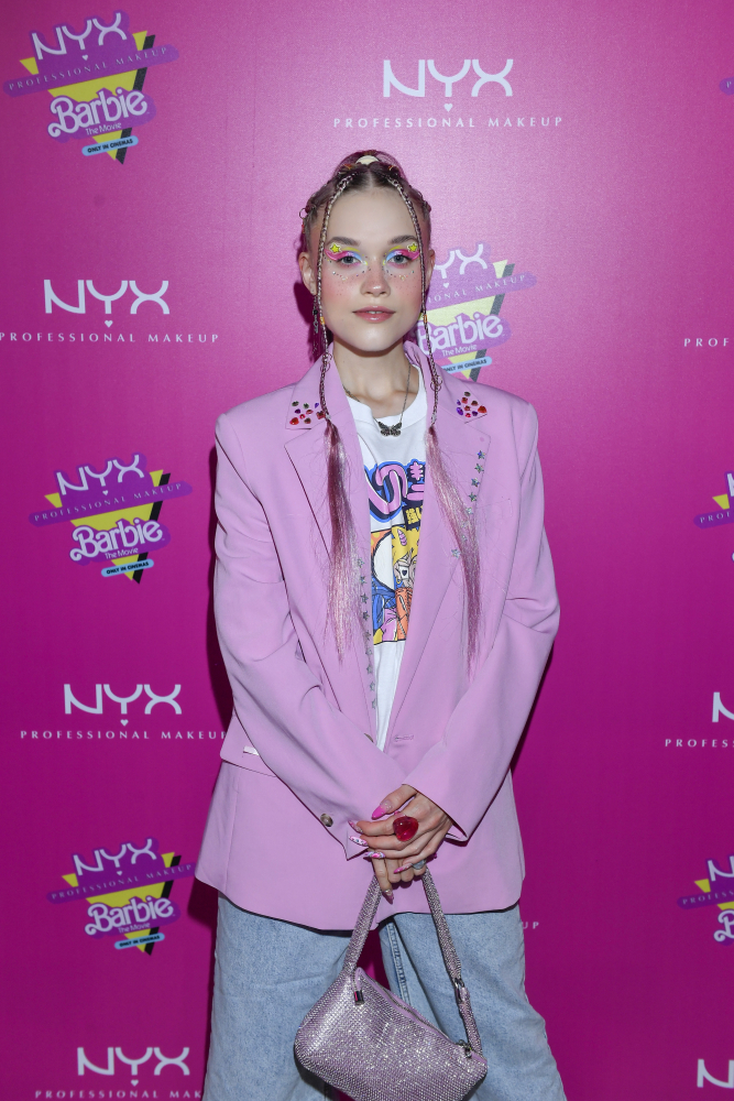 Bryska bez różowej peruki. W końcu pokazała, jak wyglądają jej prawdziwe włosy! [FOTO]