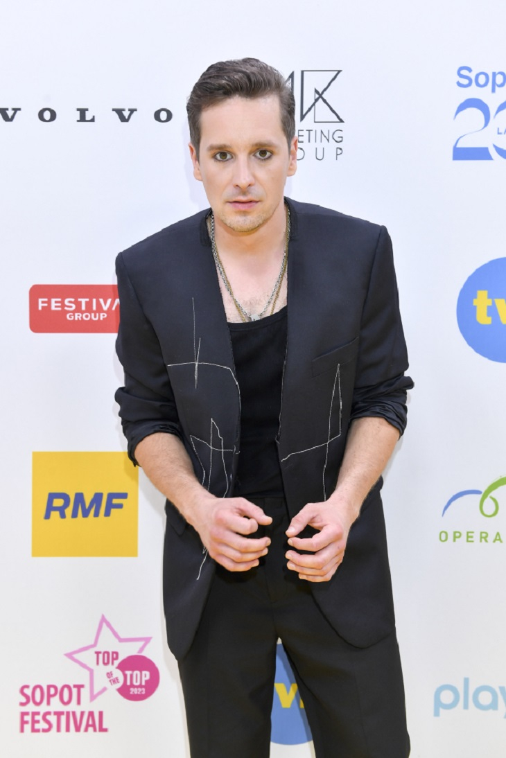 Kto zaskoczył stylizacją? Oto gwiazdy i prowadzące Top of the Top Sopot Festival 2023 [FOTO]