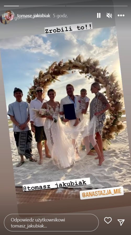 Tomasz Jakubiak ożenił się na tropikalnej wyspie. Cóż za uroczystość!  [FOTO] 