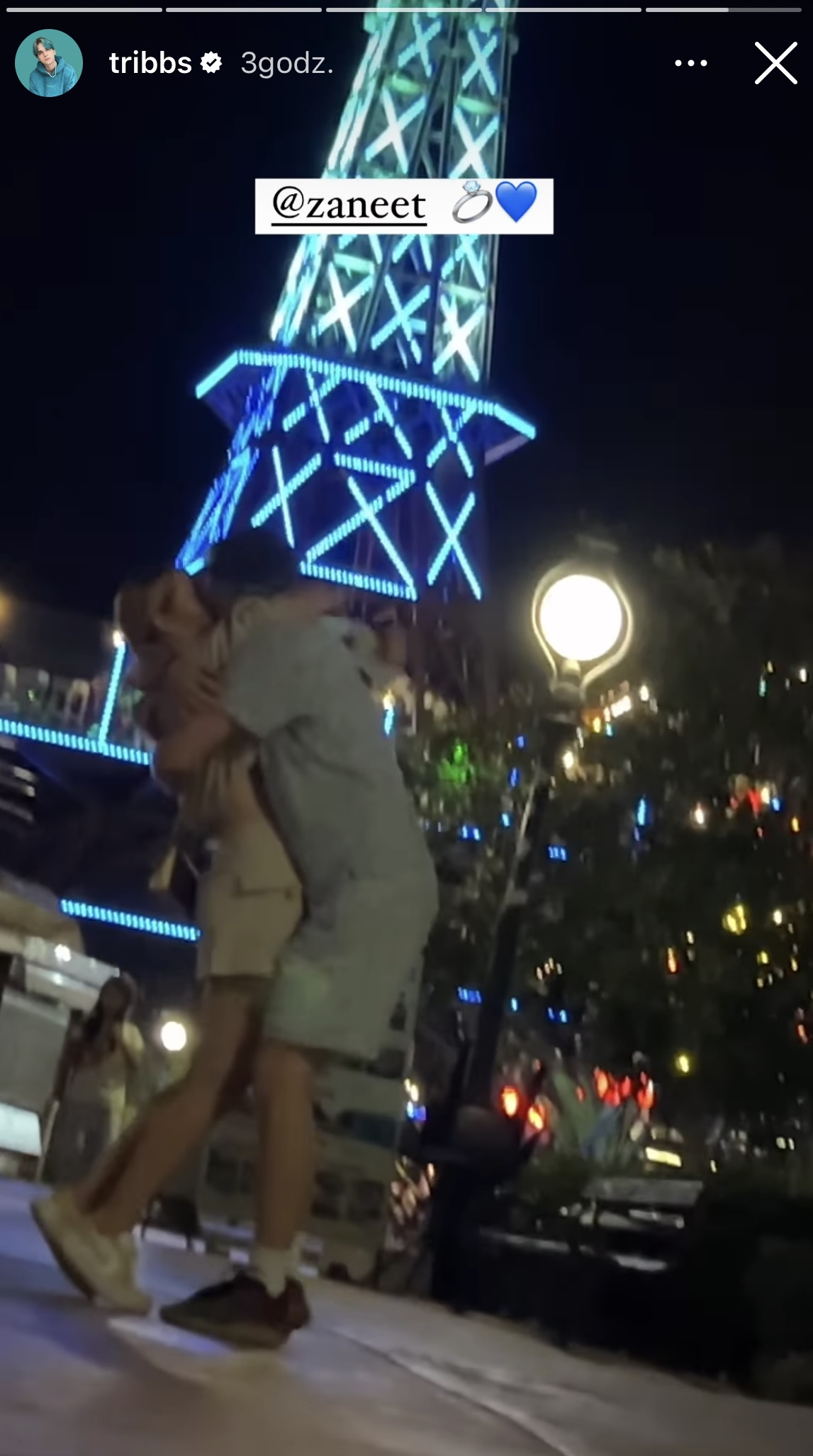 Tribbs się zaręczył! Pokazał nagranie z oświadczyn. Kim jest jego narzeczona? [FOTO]