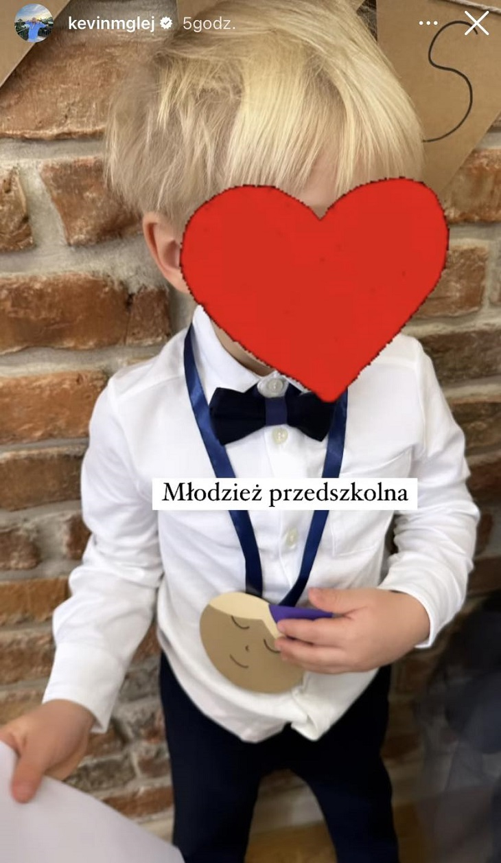 Syn Kevina Mgleja poszedł do przedszkola. Tak wygląda dziecko narzeczonego Roksany Węgiel! [FOTO]