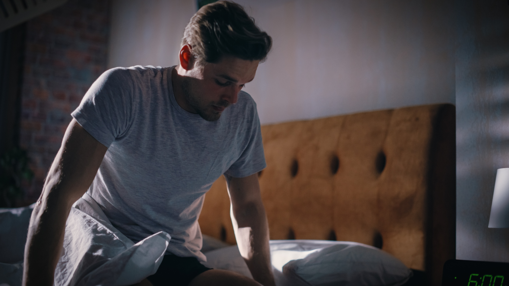 O której godzinie najlepiej się kłaść spać? Czy taka pora w ogóle istnieje