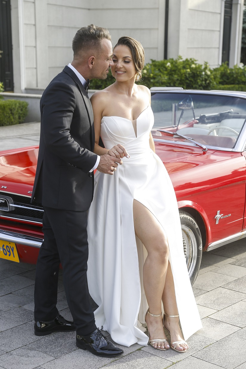 Aleksander Mackiewicz już nie do wzięcia! Aktor poślubił wieloletnią partnerkę. Zdjęcia trafiły do sieci 