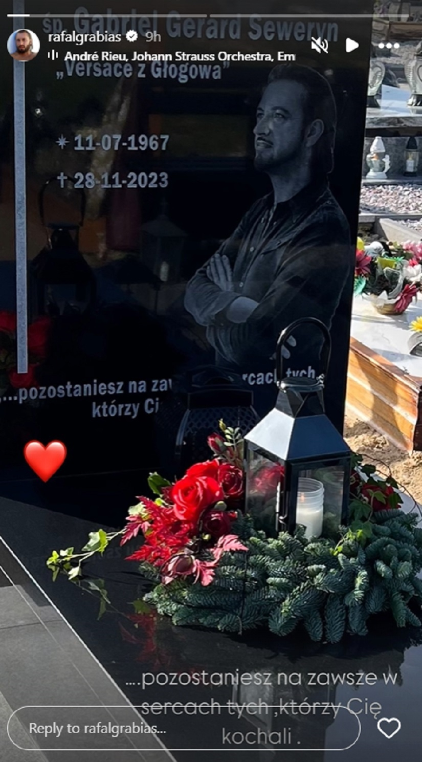 Grób Gabriela Seweryna z „Królowych życia” zdobi wymowny dopisek. Rafał Grabias pokazał zdjęcie