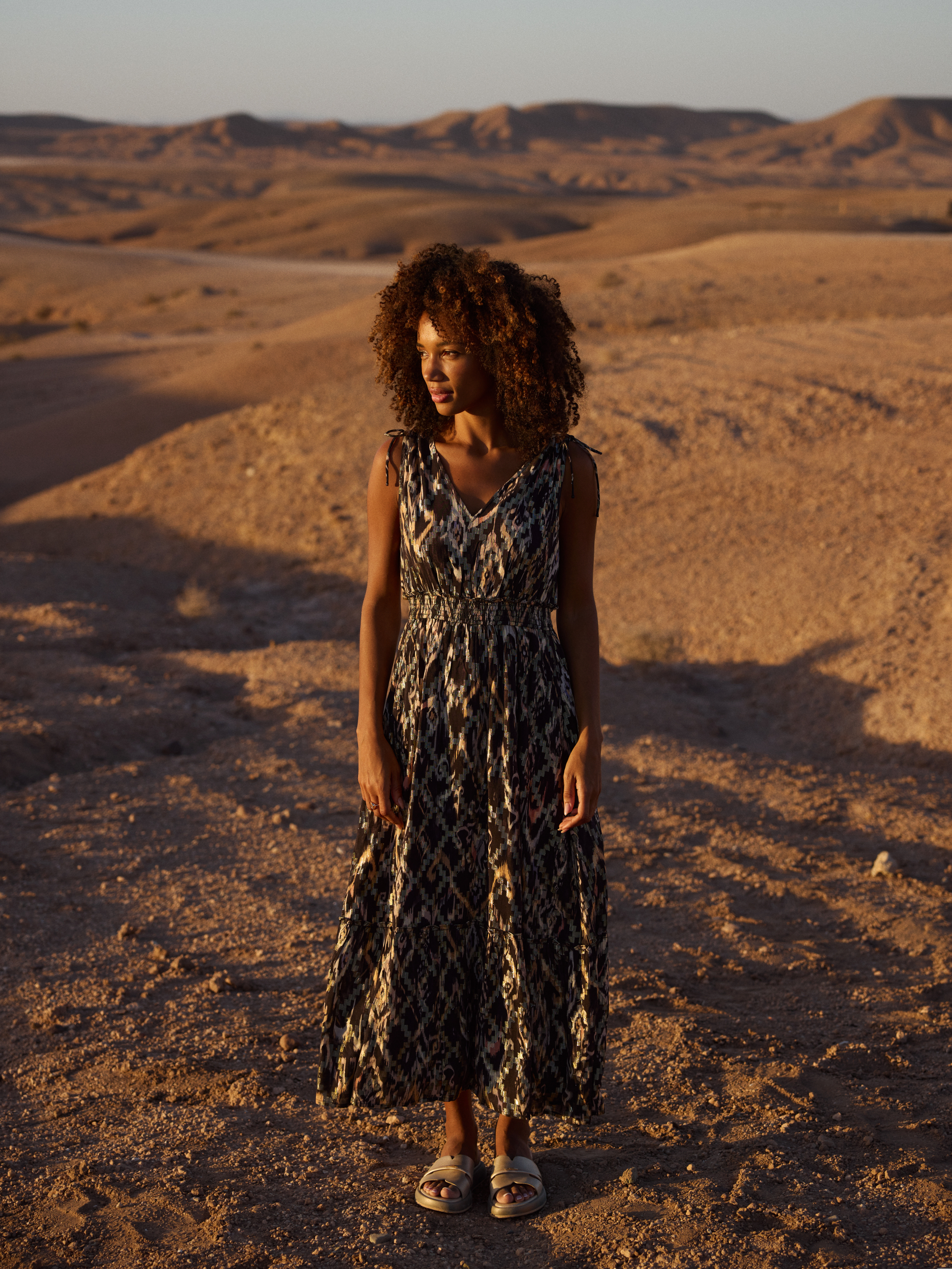 Spódnica w panterkę – stylizacje, które podkreślą charakter i klasę