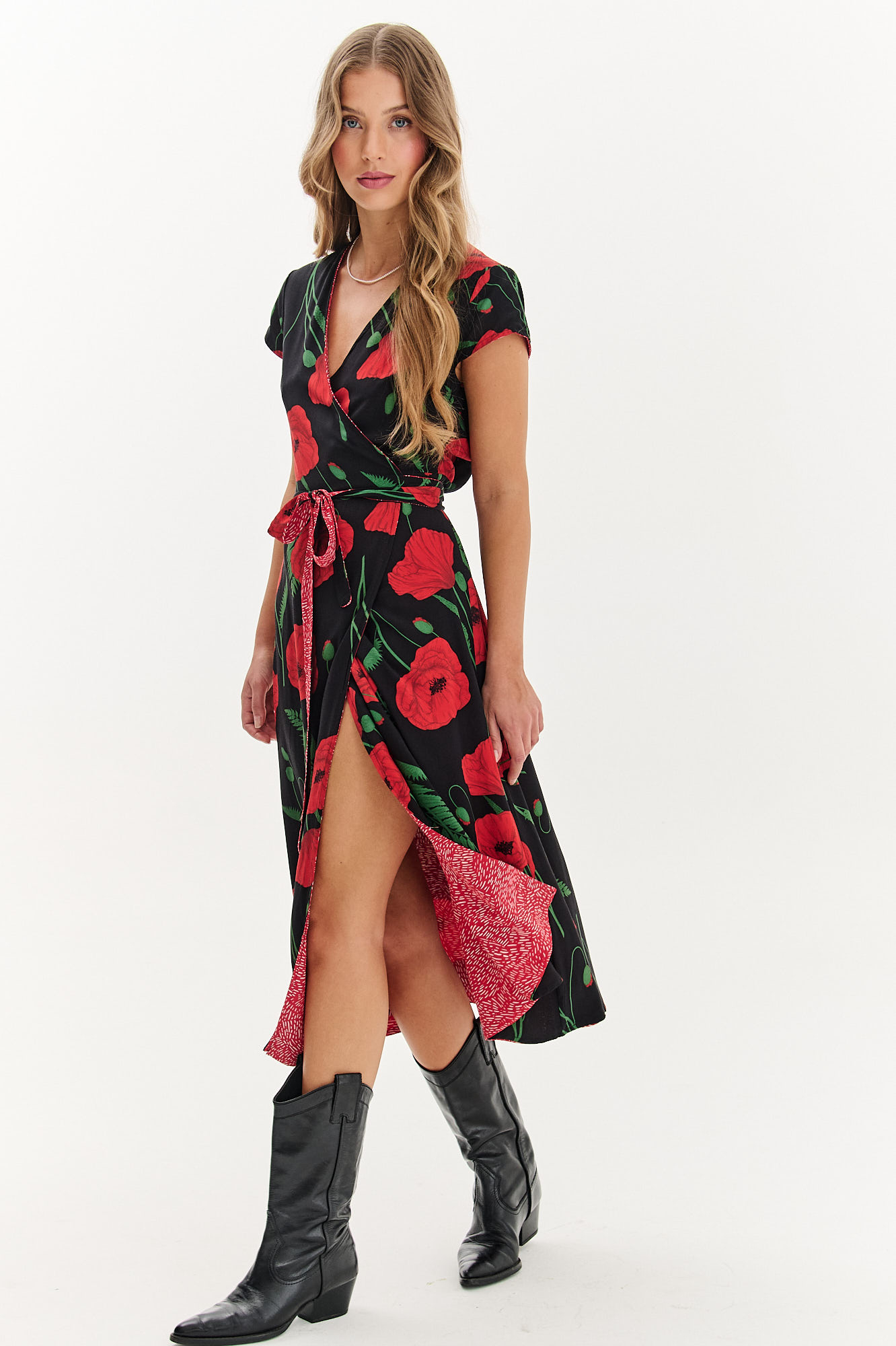 Sukienka w kwiaty w 3 odsłonach - od codziennego luzu do wieczorowej elegancji