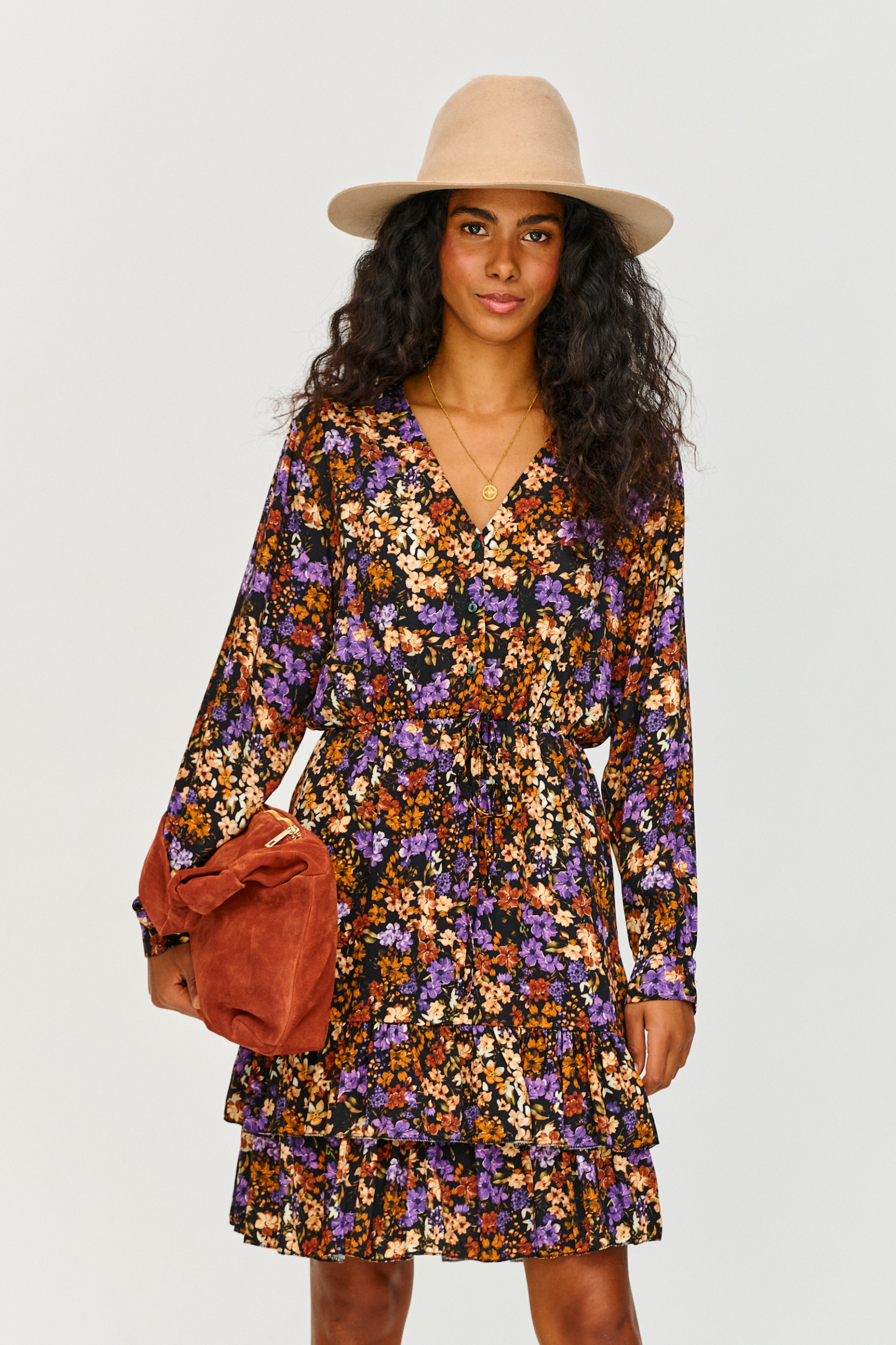 Sukienka w kwiaty w 3 odsłonach - od codziennego luzu do wieczorowej elegancji