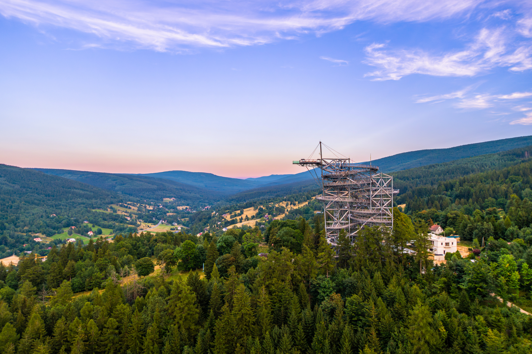 W chmurach nad Górami Izerskimi – dlaczego Sky Walk Świeradów-Zdrój to miejsce, którego nie można przegapić