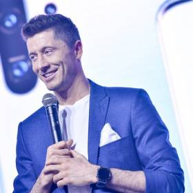 Robert Lewandowski wykonał światowy hit! Jak piłkarz poradził sobie w roli wokalisty?