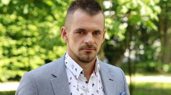 w szóstym serwisie randkowym randki niemieckiej lalki z porcelaną