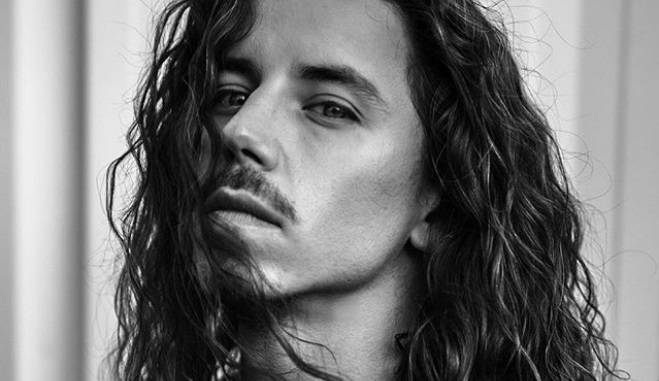 Michał Szpak w krótkich włosach. Lepiej niż w długich ...