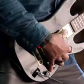 Lenny Kravitz i James Franco w reklamie "Guitar Hero"