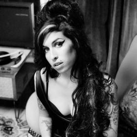 Amy Winehouse "My Own Way" - posłuchaj niepublikowanego utworu piosenkarki!