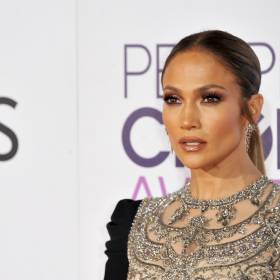 Jennifer Lopez ogłasza zaręczyny z Benem Affleckiem! Gwiazda prezentuje piękny pierścionek z ogromnym diamentem