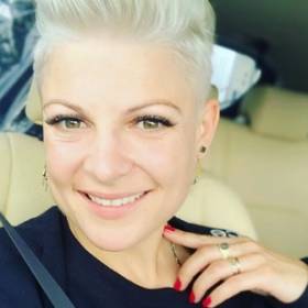 Wokalistka zespołu disco polo po rozwodzie. Magdalena Narożna z formacji "Piękni i Młodzi" pokazała partnera!