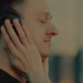 C-BooL – DJ Is Your Second Name. Zobacz teledysk!
