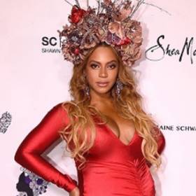 Beyonce na Wearable Art Gala: uwagę skupił nie brzuch, a usta!