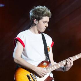 Włosy Johna Lennona, kardigan Kurta Cobaina, okulary Michaela Jacksona, gitary Elvisa Presleya i Nialla Horana z One Direction – teraz możesz je kupić!