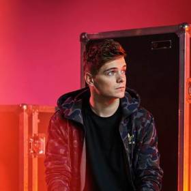 Martin Garrix & David Guetta feat. Jamie Scott & Romy Dya – So Far Away. Premiera w RMF MAXXX!